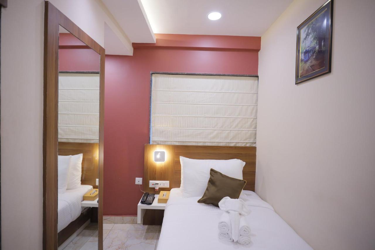 THE AVENUE HOTEL @Ballygunge Kolkata Bagian luar foto