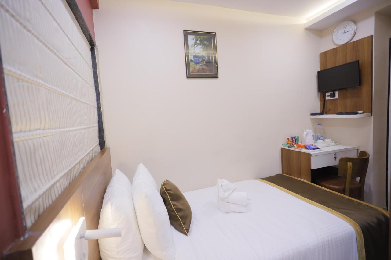 THE AVENUE HOTEL @Ballygunge Kolkata Bagian luar foto