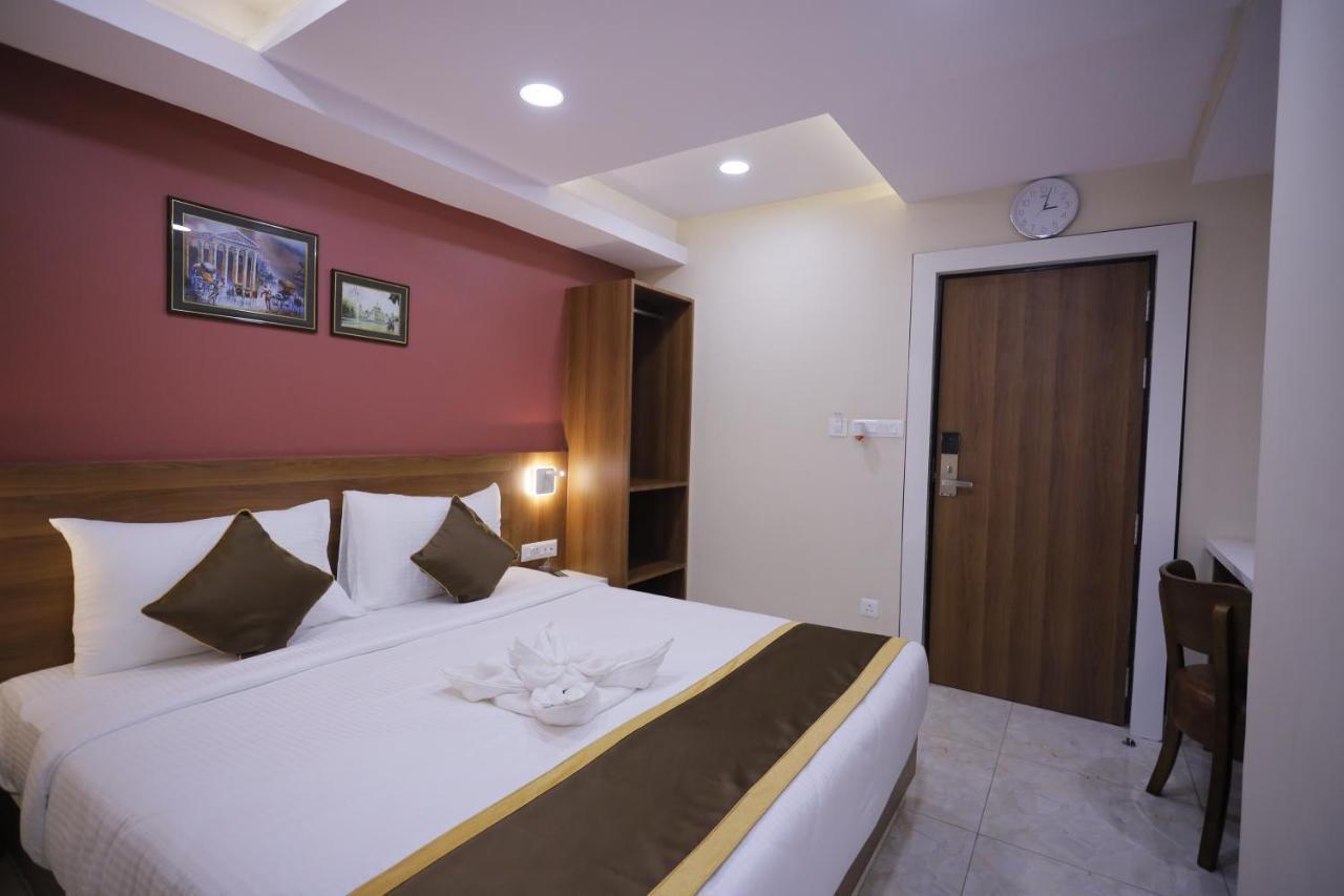 THE AVENUE HOTEL @Ballygunge Kolkata Bagian luar foto