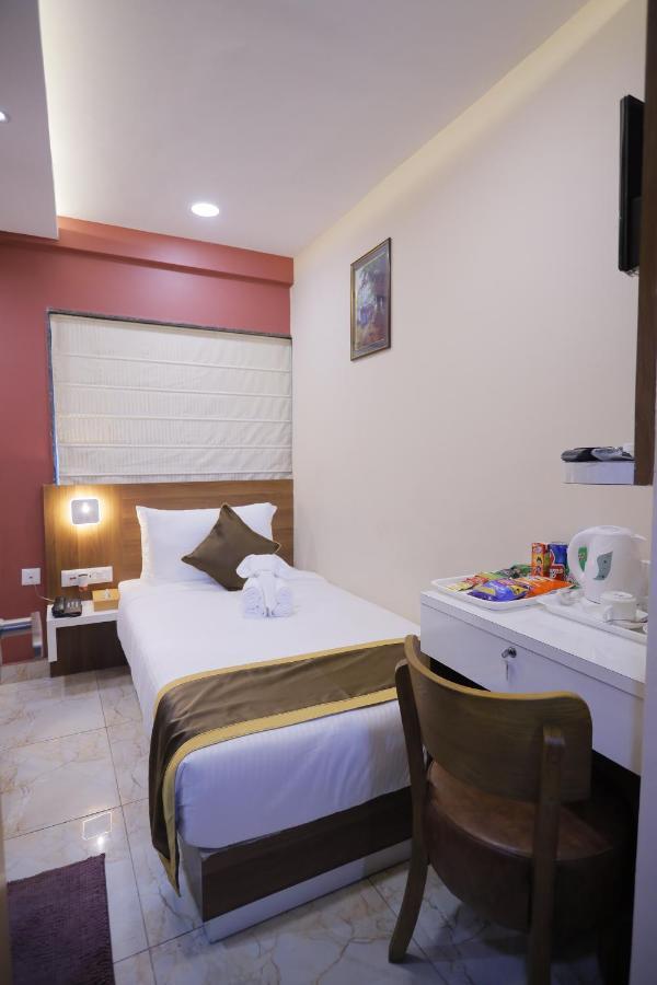 THE AVENUE HOTEL @Ballygunge Kolkata Bagian luar foto