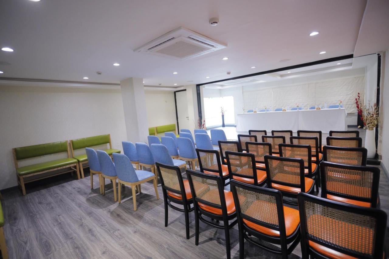 THE AVENUE HOTEL @Ballygunge Kolkata Bagian luar foto
